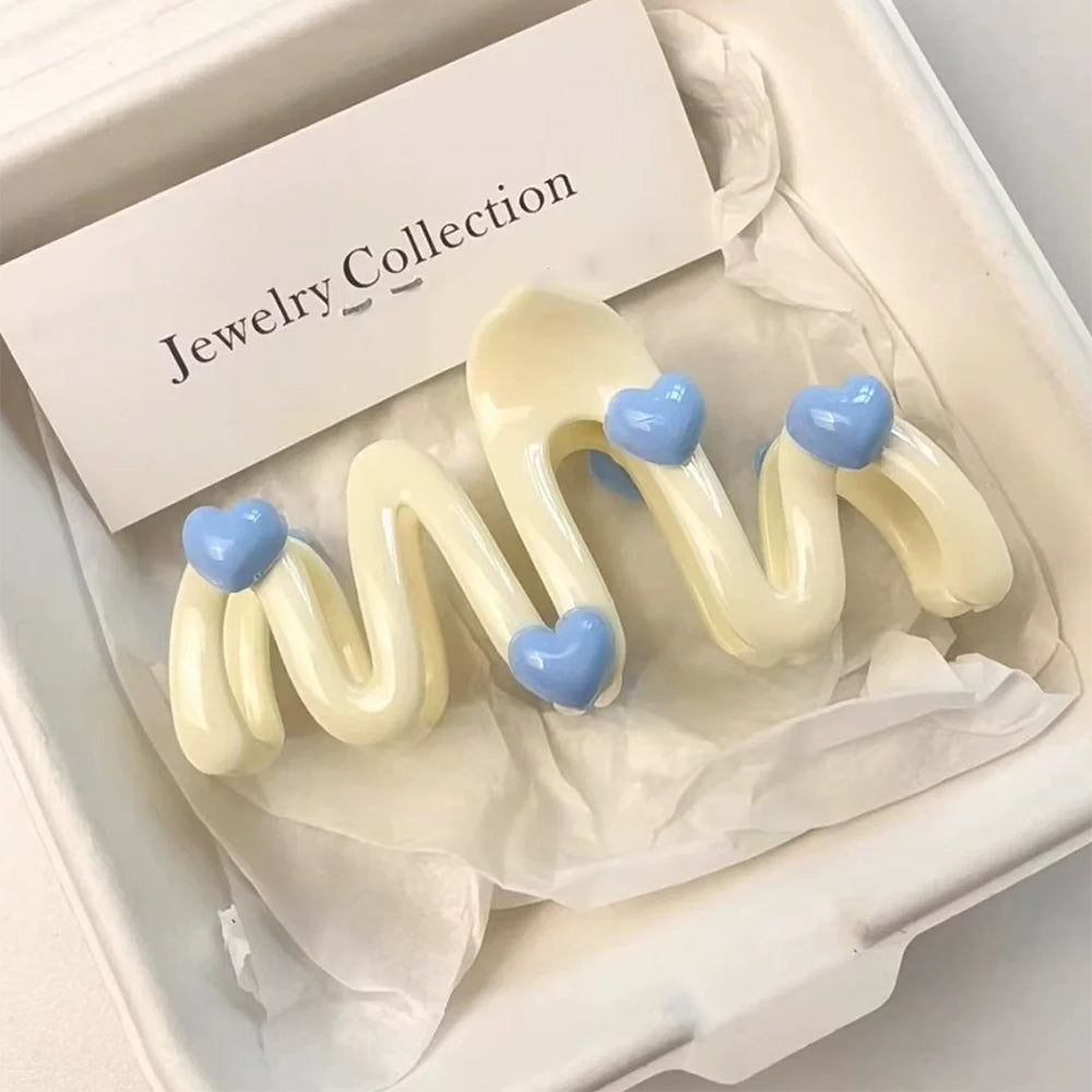 Sweet Attitude Wave Hair Claw